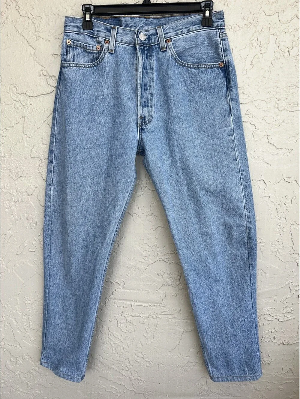 Levis excellent actual